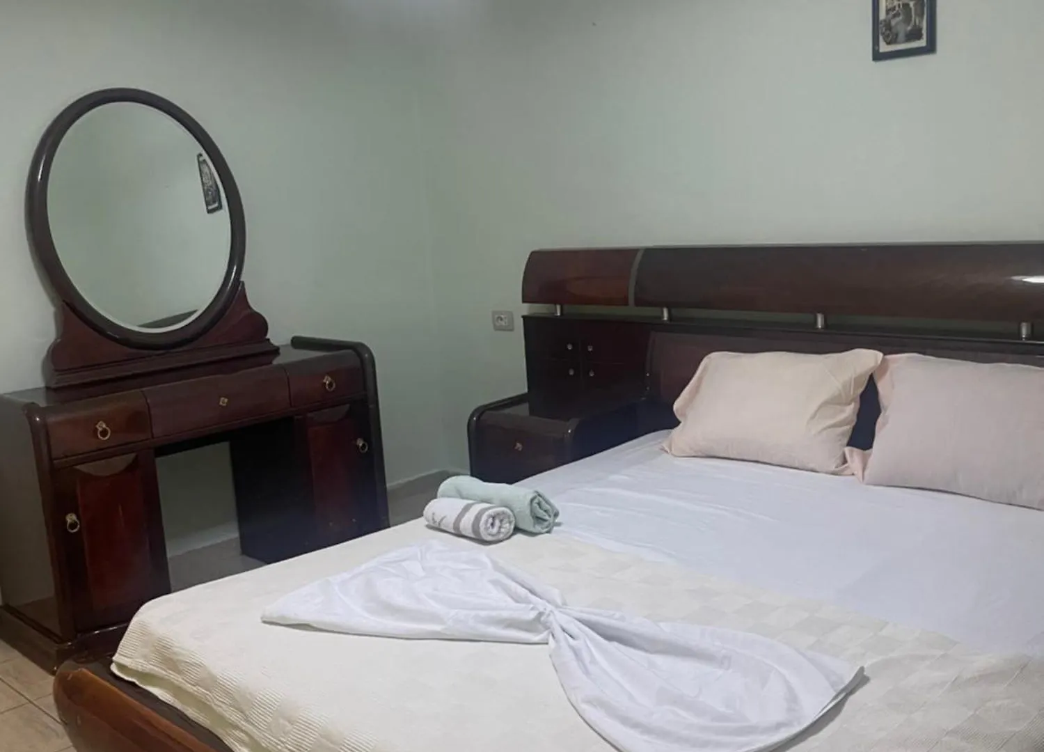 Aza Central Apartment 地拉那